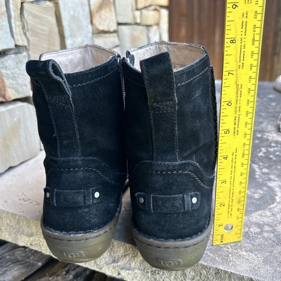 UGG Black Neevah Leather Suede Boots with  sheepskin lining Sz-9. R - Picture 8 of 12